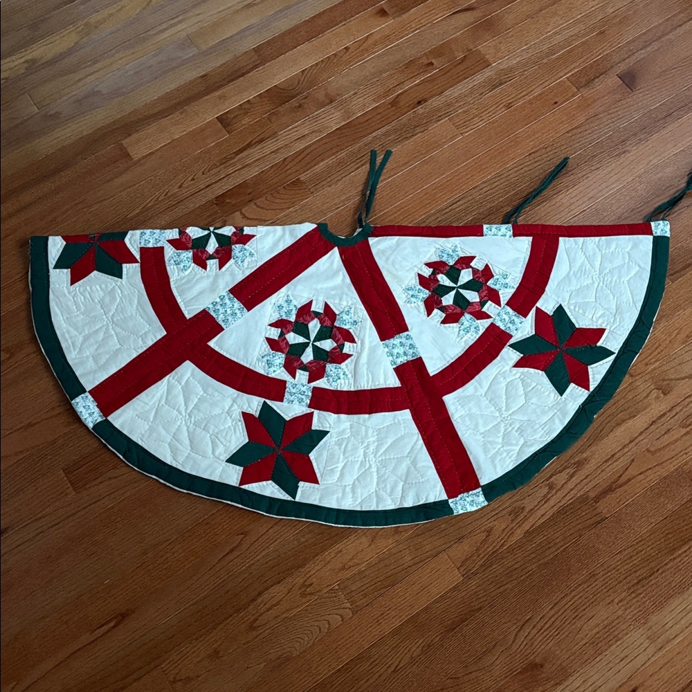 Quilted Christmas tree skirt